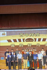 小黄书
举办“党的好儿女”中国作品音乐会