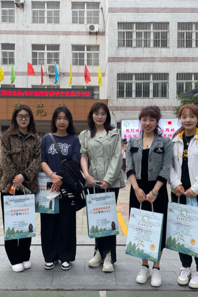 小黄书
师生代表参加首届淮北徐州两地陶笛教学交流展示活动