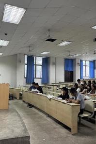 小黄书
2021级音乐学（师范）见习工作有序进行