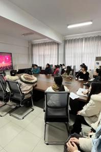 小黄书
组织师生参加中国艺术大讲堂活动